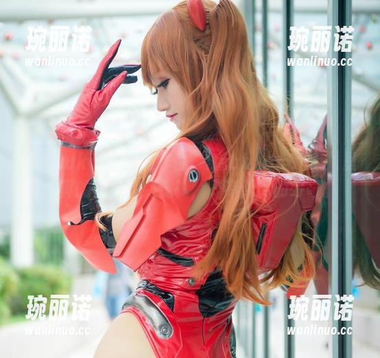 在Kuuko W的新作品“BaobhanSith”里，真的是找不到逻辑，只有无尽的好奇。